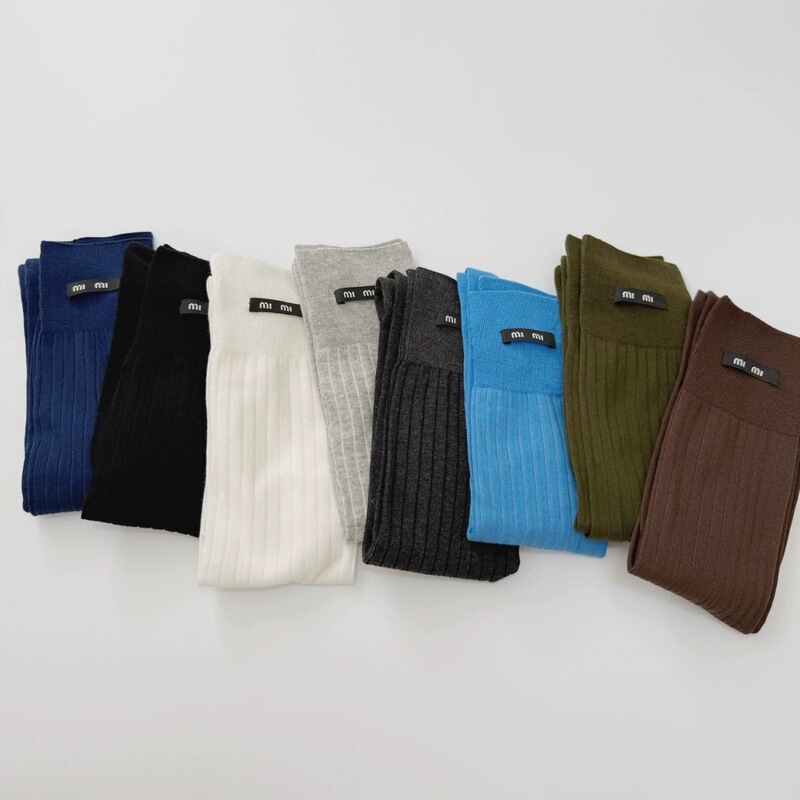 European Designer Style Small Logo Mid-Calf Socks, 240 Needle Ribbed Pattern, Knee-High Slouch Socks, Versatile for All Seasons, Thin Socks for Women