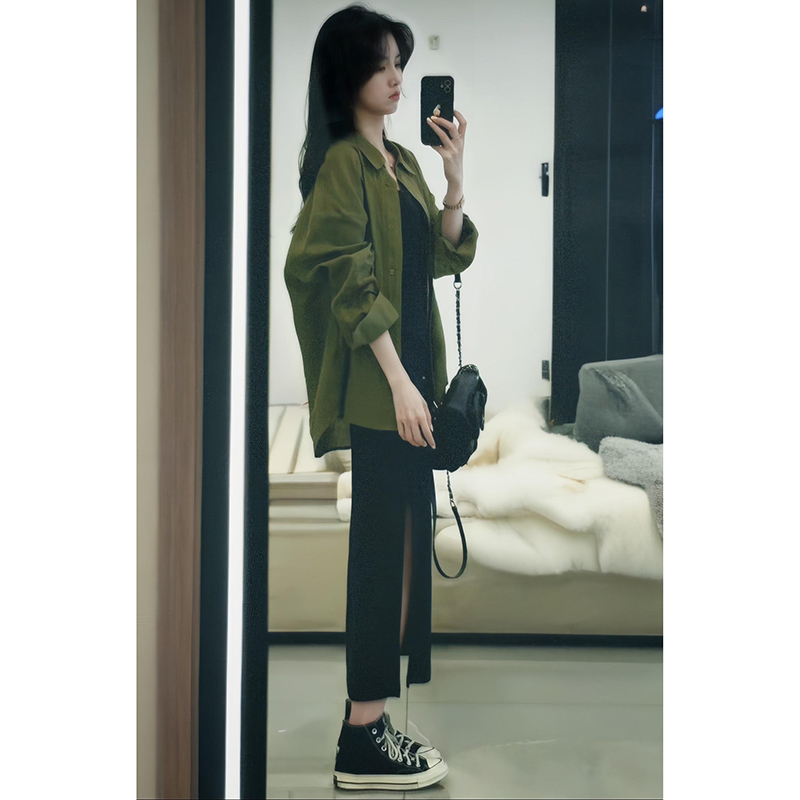 Tea-Style Outfits for Spring, a Complete Set of Shirt and Jacket, Black Suspender Dress, Salt-Style Light Mature Two-Piece Set