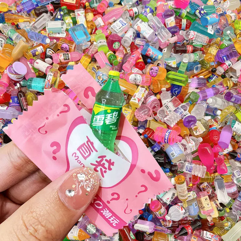 Маленькая игрушка, бутылка, игрушечная еда, Колу