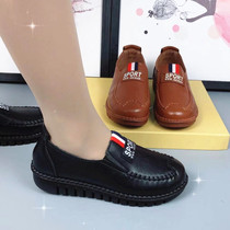 A foot mom shoes soft leather shoes spring and autumn bean shoes middle-aged womens shoes flat soles casual shoes