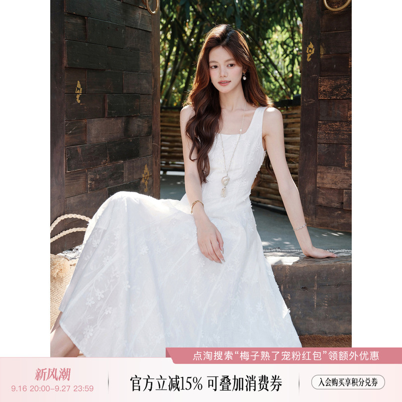 Plums Are Ripe, and the Heavy-Duty 100% Cotton Summer White Light Luxury French-Style U-Neck Dress for Women Plums Are Ripe, and the Heavy-Duty 100% Cotton Summer White Light Luxury French-Style U-Neck Dress for Women