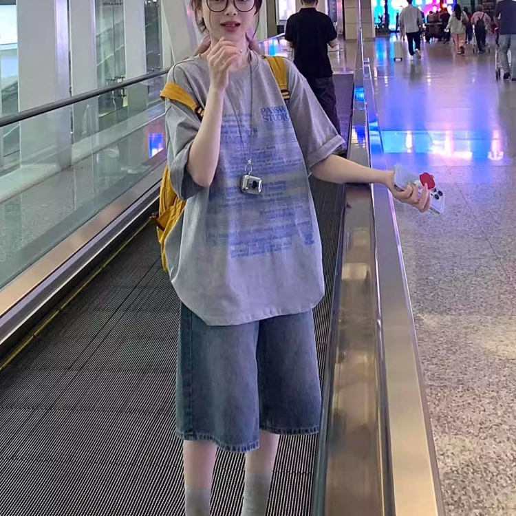 Lively and Age-Reducing Summer Outfit, Pure Cotton Short-Sleeved T-Shirt, Denim Capri Pants, Ootd, Gentle and Cute Two-Piece Set for Women Lively and Age-Reducing Summer Outfit, Pure Cotton Short-Sleeved T-Shirt, Denim Capri Pants, Ootd, Gentle and Cute Two-Piece Set for Women