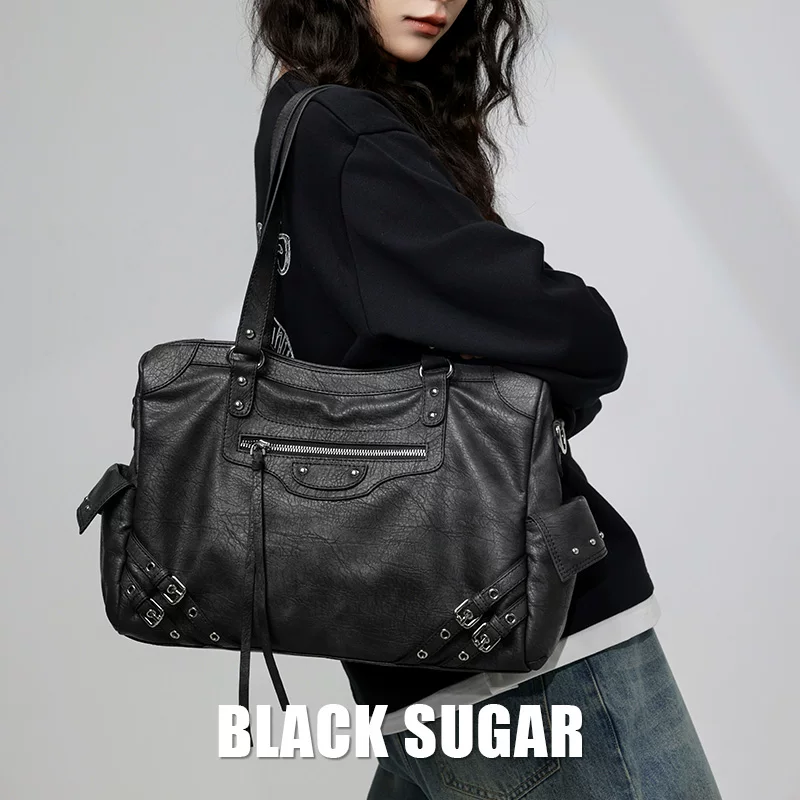 Black Sugar Bus Retro capacious shoulder bag one shoulder