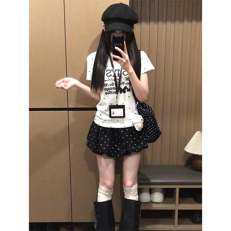Korean-Style College-Style Casual Sports Suit for Women, Summer Fashion Polka-Dot Short-Sleeved Pleated Skirt Two-Piece Set Korean-Style College-Style Casual Sports Suit for Women, Summer Fashion Polka-Dot Short-Sleeved Pleated Skirt Two-Piece Set