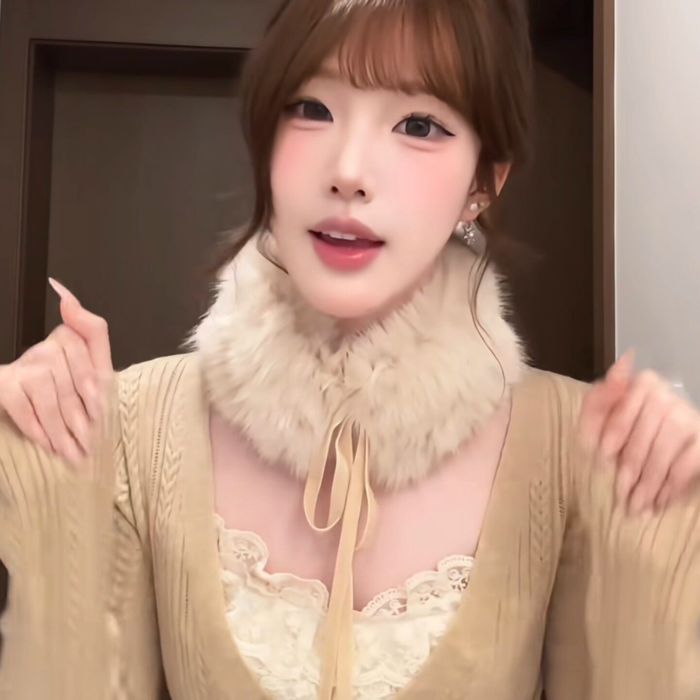 White Water Warm Autumn/Winter Faux Fur Scarf with Korean Style, Paired with Ribbon Neck Scarf/Fake Collar