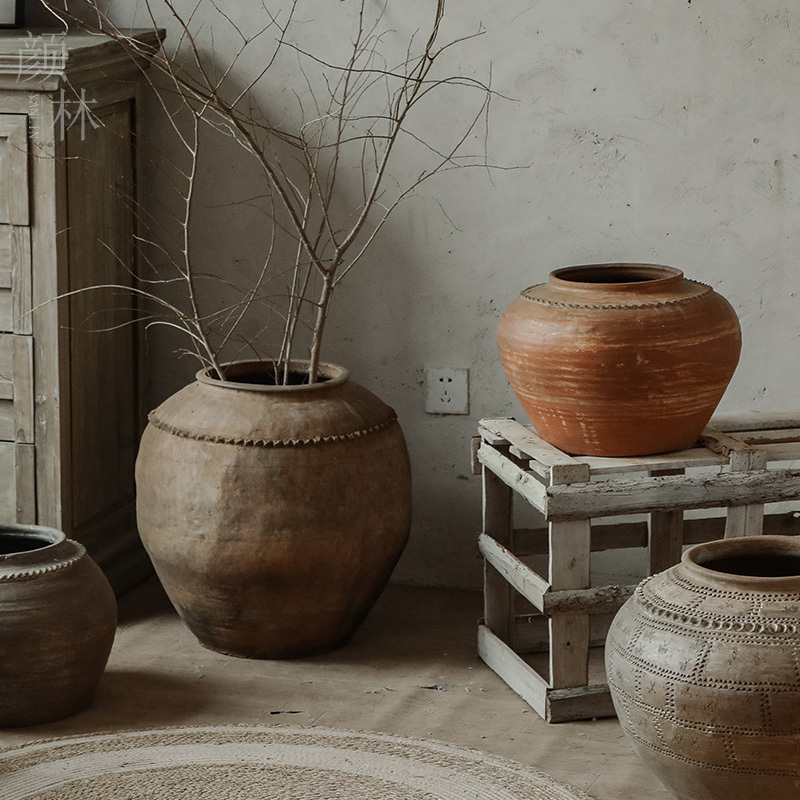 Antique Clay Pots, Old Jars, Earthenware Old Vats, Old Pieces from Guesthouses, Folk Collection Pottery, Zen-Style Flower Vases, Art Ornaments Antique Clay Pots, Old Jars, Earthenware Old Vats, Old Pieces from Guesthouses, Folk Collection Pottery, Zen-Style Flower Vases, Art Ornaments