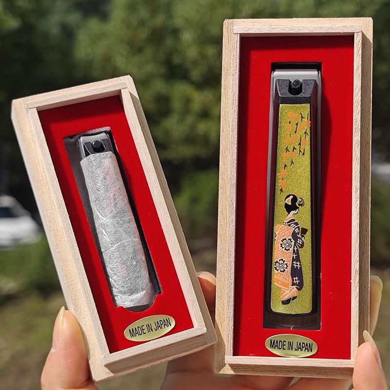 Japanese-Made Kai Kiyoshiro Hashimoto Lacquer Art Collaboration Nail Clippers with Gold Inlay and Painted Design, Suitable for Gifting