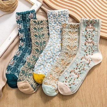 Retro three-dimensional embossed socks women's national tide court style women's socks high tube autumn and winter Korean version of the forest system net red ins tide