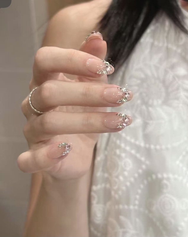 Handmade Long Nude Color Nails with a High-End Sparkle, Ready-Made Detachable Fake Nail Patches for Brides Handmade Long Nude Color Nails with a High-End Sparkle, Ready-Made Detachable Fake Nail Patches for Brides