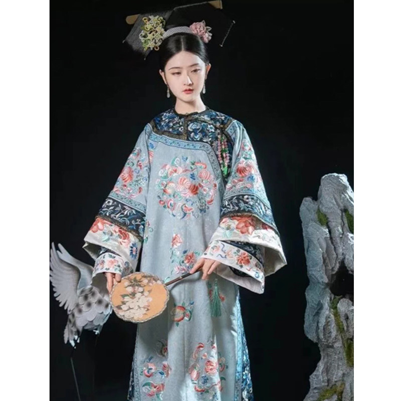 穿越时空的优雅：复古中国风满族服饰的魅力-汉服连衣裙-淘宝好物网