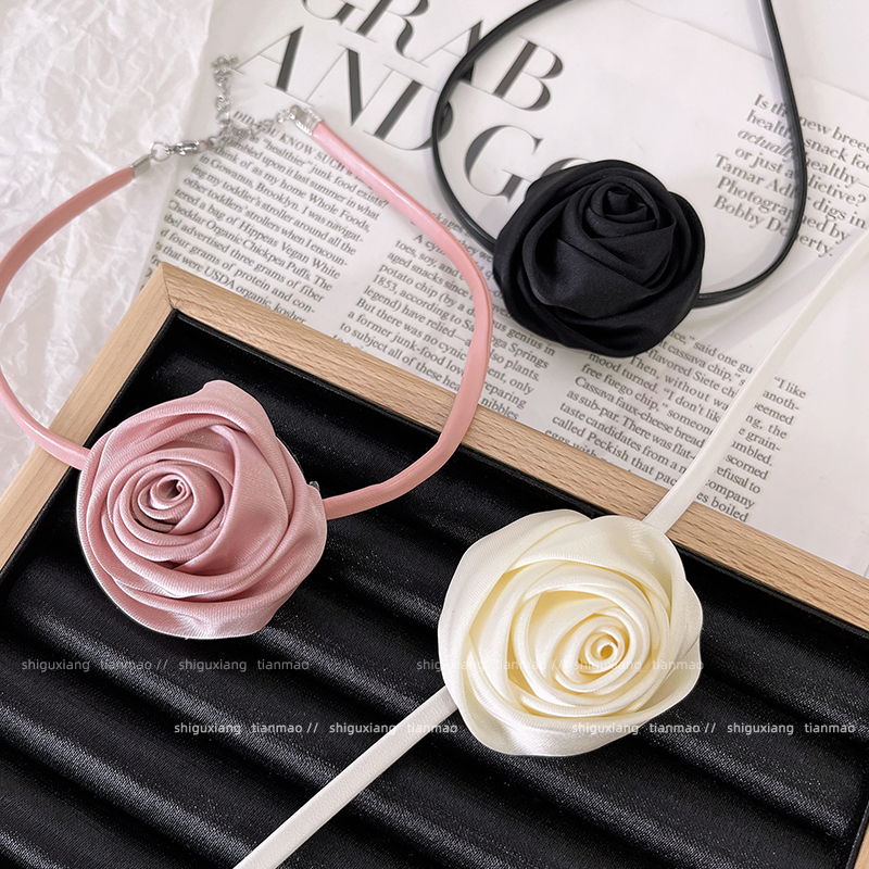 Camellia Necklace for Women, Choker, Black Rose Flower Collarbone Chain, Plain Chain, Neck Accessory, Floral Design Camellia Necklace for Women, Choker, Black Rose Flower Collarbone Chain, Plain Chain, Neck Accessory, Floral Design
