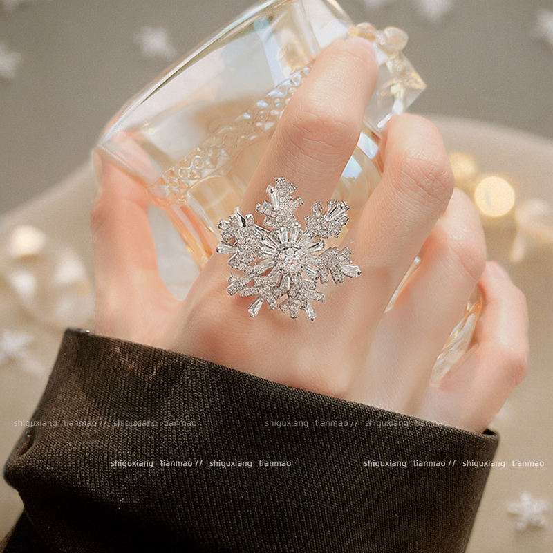 Rotatable Snowflake Ring for Women, Niche Design, Light Luxury, High-End Feel, 2026 New Popular Model, Unique Open-Ended Index Finger Ring