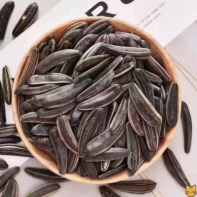 Authentic Xinjiang Specialty Black Beauty Wolf Tooth Sunflower Seeds, Freshly Roasted Sunflower Seeds, Original Flavor Five-Spice Snacks