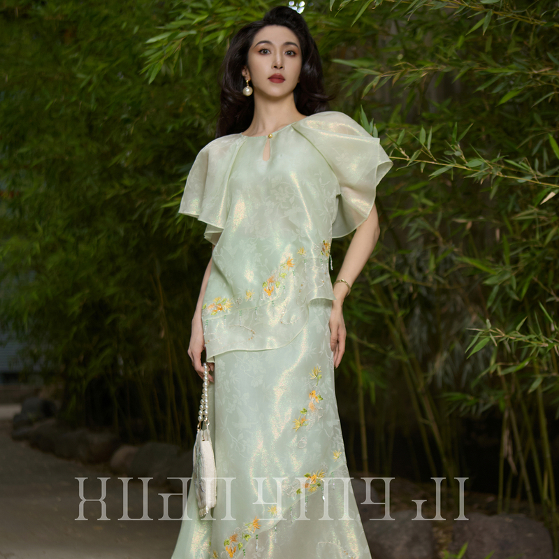Xuanying Collection Green Ripple | Iridescent Mulberry Silk Jacquard Heavy Craft Koi Embroidery Free and Cool Suit Dress Xuanying Collection Green Ripple | Iridescent Mulberry Silk Jacquard Heavy Craft Koi Embroidery Free and Cool Suit Dress