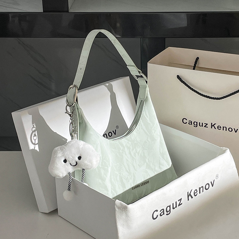 Официальный сайт small c&k2025 весенне-летняя новая модная универсальная сумка из мягкой кожи подмышками, женская высококачественная простая сумка для поездок на одно плечо