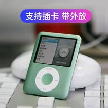 Apply mp3 with body listening to the student version mp4 player Apple retro wind p5 outside putting a card to read the novel has a screen