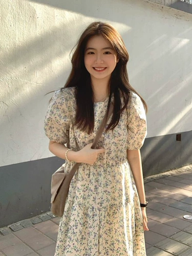 Летнее платье, длинная юбка, французский стиль, рукава фонарики, подходит для подростков, в цветочек, яркий броский стиль, по фигуре