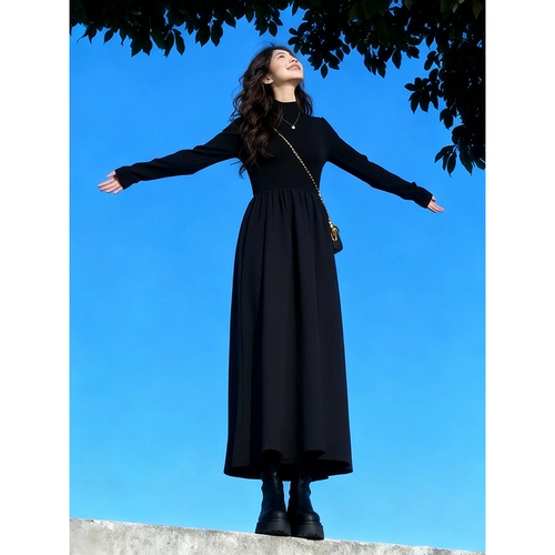 Демисезонное черное приталенное зимнее платье, длинный лонгслив, юбка