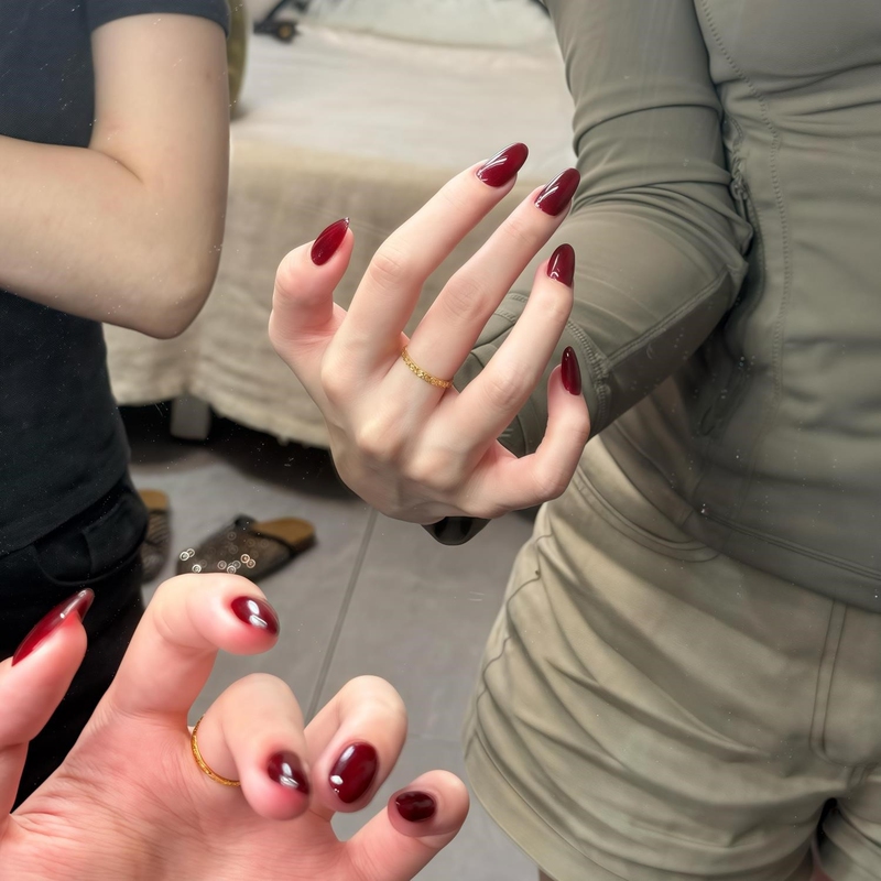 Purely Handmade Phototherapy Nail Art Finished Product, Solid Color Nail Art, Single Color Burgundy Red Nail Art, Wearable Nails, Brightening Effect, Long Style for Autumn and Winter