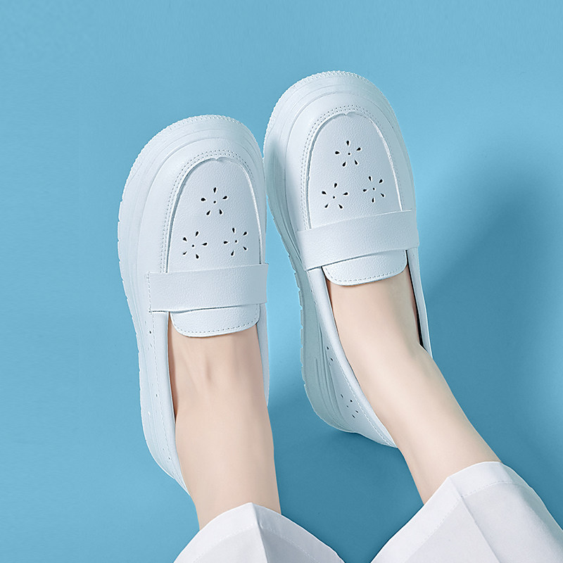 dép đi trong spa Giày y tá nữ đế mềm thoáng khí không mỏi chân mùa hè chống trơn trượt cho nhân viên y tế làm việc giẫm lên phân tạo cảm giác thoải mái khi đi dép dép mang trong spa dép y tế chống trượt