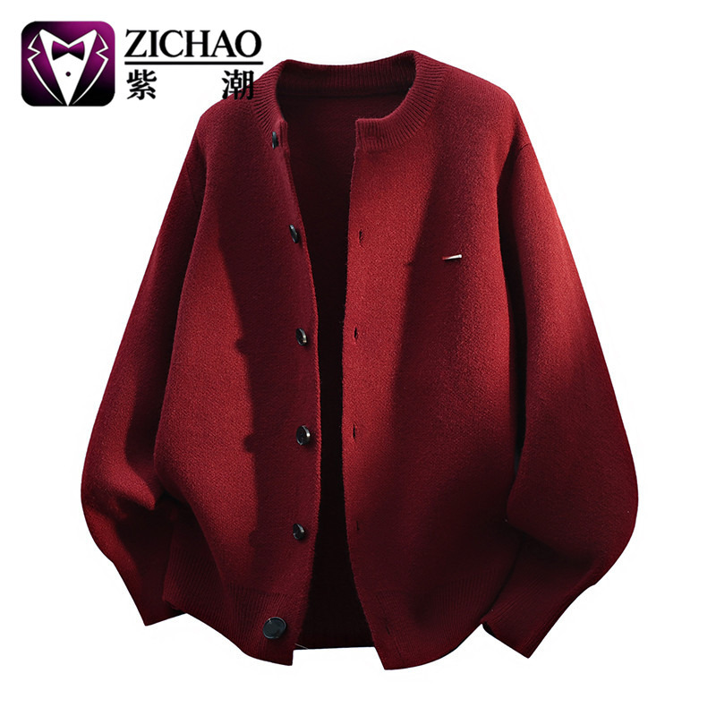 Red Knitted Cardigan Jacket for Men, 2026 Autumn and Winter, Solid Color, Simple and Stylish, Round Neck Sweater, High-End Feel Red Knitted Cardigan Jacket for Men, 2026 Autumn and Winter, Solid Color, Simple and Stylish, Round Neck Sweater, High-End Feel