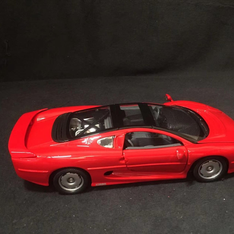 1/24 Scale Jaguar Xj220 Alloy Car Model in Black and Red, Two Versions, Length 20cm, Width 10cmCm