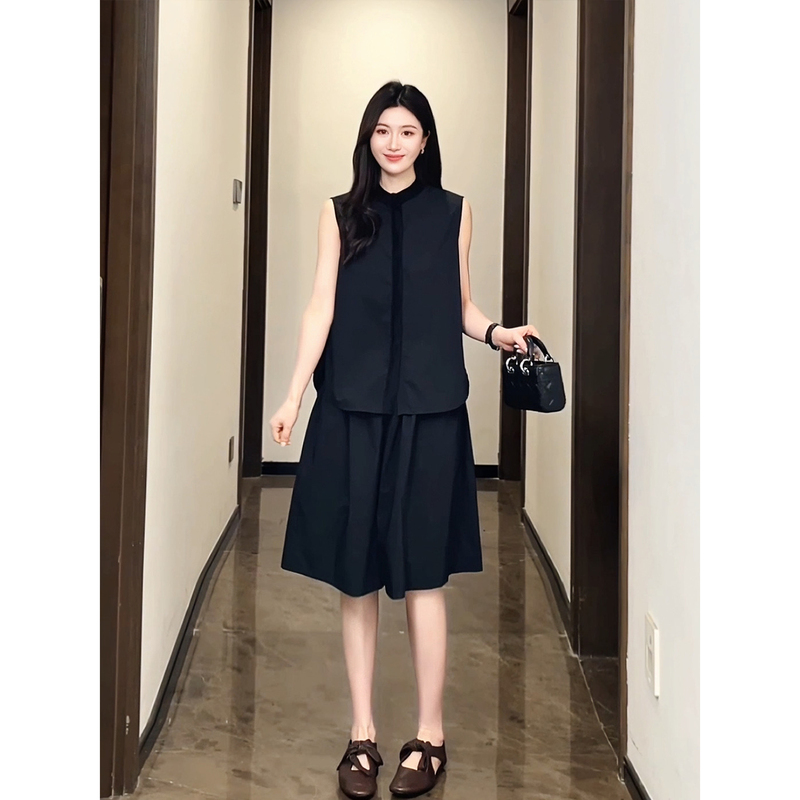 Mi Ke Studio Summer Black Stand-Up Collar Sleeveless Top and Shorts Fashion Casual Two-Piece Set 4131Zj Mi Ke Studio Summer Black Stand-Up Collar Sleeveless Top and Shorts Fashion Casual Two-Piece Set 4131Zj