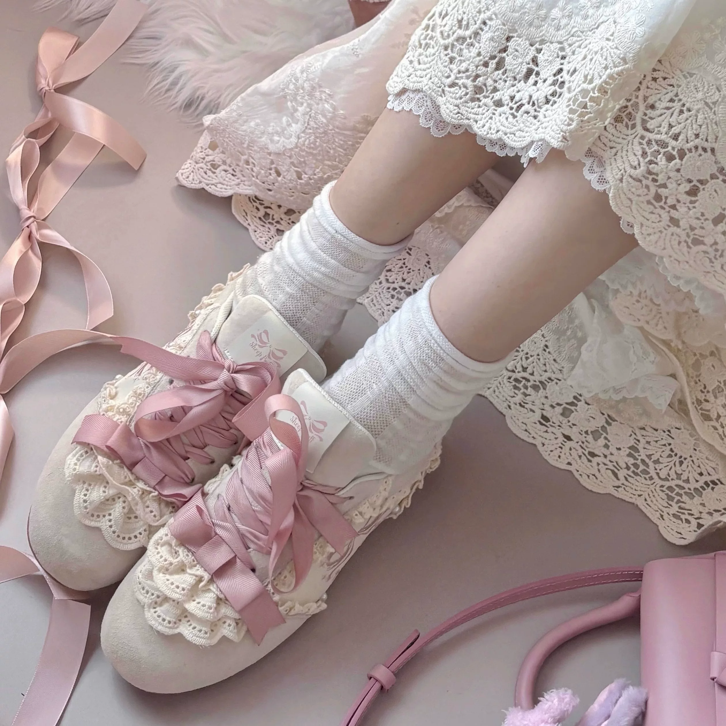 【Spot】Трековые кроссовки Lace Cake Lo Run Sheep Sports Original Genuine Leather Girls' De Training Shoes Ballet Style Shoes