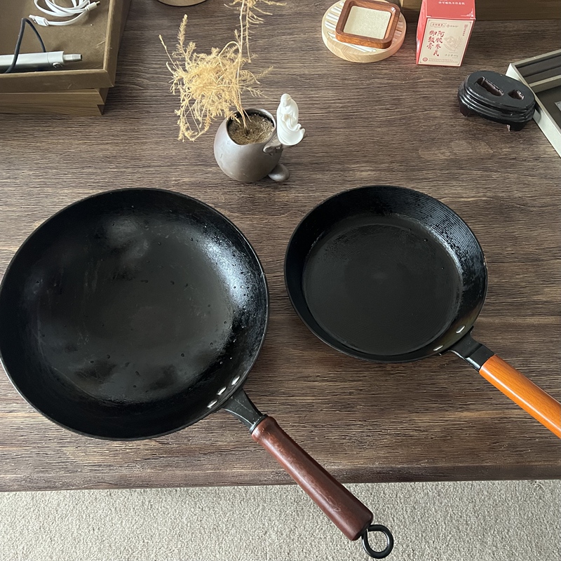 Seven Brothers Recommendation: Cast Iron Wok and Frying Pan with a Pot-Like Shape