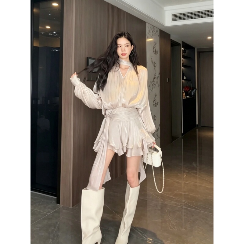 French-Style Glossy Texture V-Neck Ribbon Lantern Sleeve Dress for Women, Autumn Niche Design, Waist-Cinching Slimming Short Dress French-Style Glossy Texture V-Neck Ribbon Lantern Sleeve Dress for Women, Autumn Niche Design, Waist-Cinching Slimming Short Dress