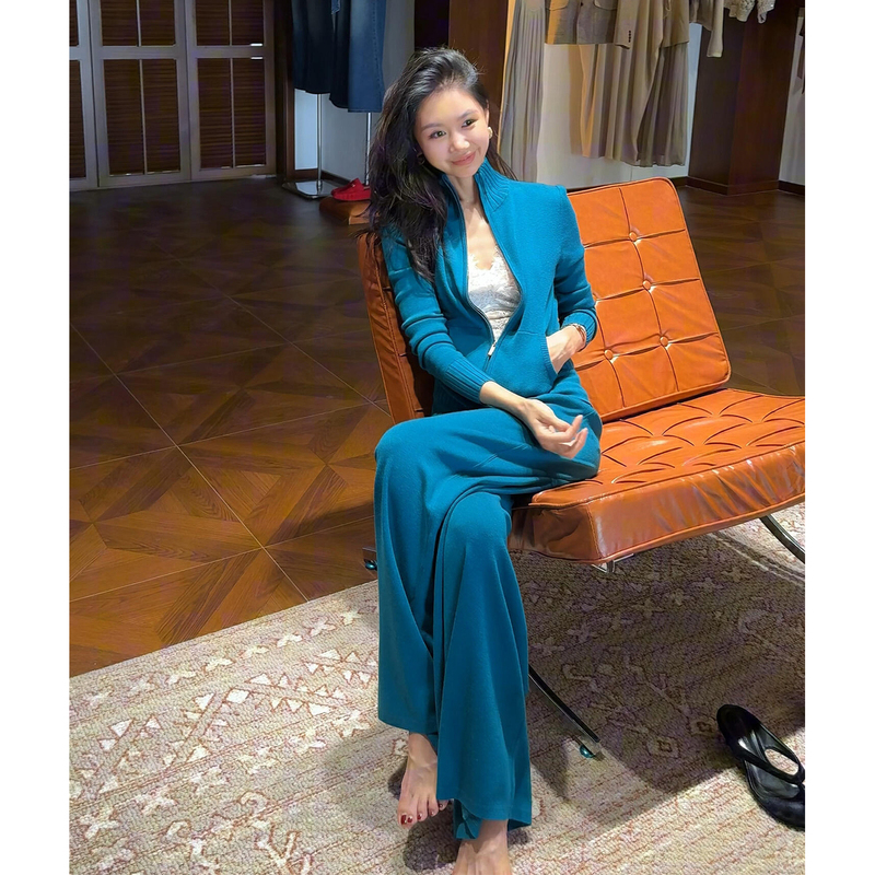 Relaxed Fit Sports Knit Suit for Women, Autumn 2026, Elegant and Age-Reducing Casual Jacket with Wide-Leg Pants Two-Piece Set