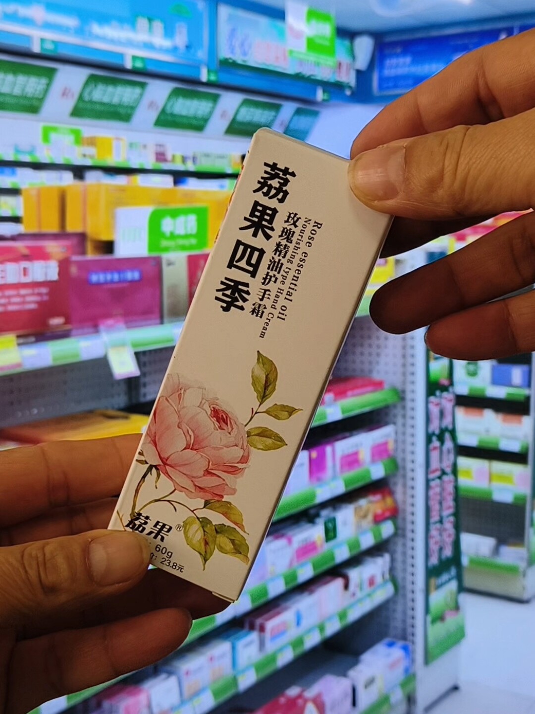 日本本土KAO花王护手霜atrix美白滋润保湿嫩白补水秋冬男女值得买吗？_