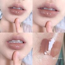 It has been popular for 5 years. Plain water to fake makeup. Chocolate lip gloss and lip glaze 01. Glass lip lava01. Fragrant and white.