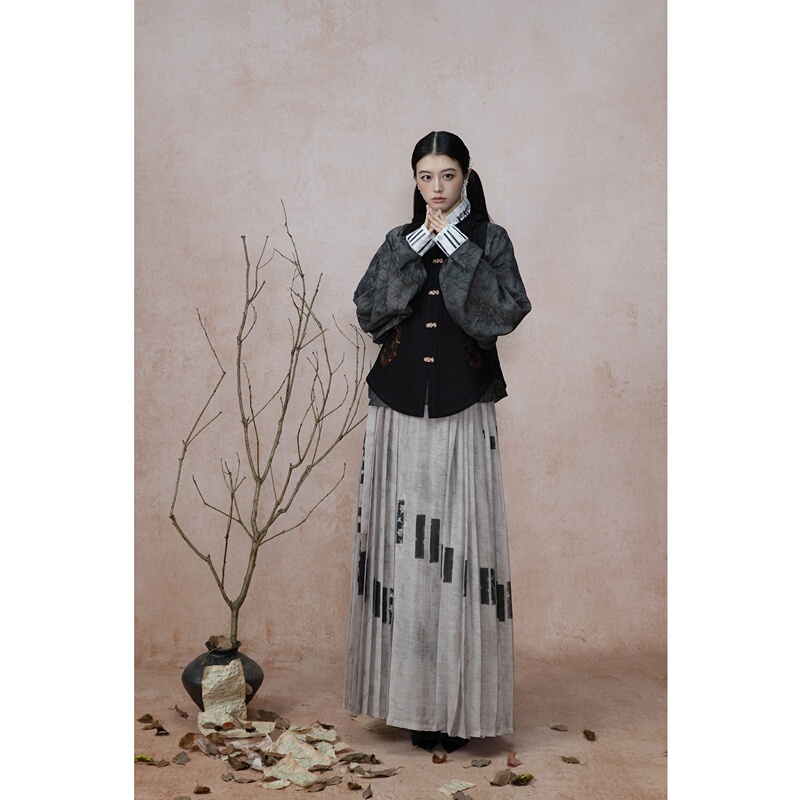 Zhushan De Yue National Style Improved Original Autumn Hanfu Ming Dynasty Style Early Ming Dynasty Cross-Collar Short Jacket Song Dynasty Style--Feathered Keyhole Design Zhushan De Yue National Style Improved Original Autumn Hanfu Ming Dynasty Style Early Ming Dynasty Cross-Collar Short Jacket Song Dynasty Style--Feathered Keyhole Design