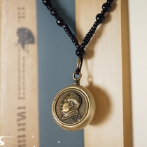 Chairman Maos portrait brass pendant necklace souvenir great mans portrait as a gift to elders grandpa Mao and children to keep safe amulets