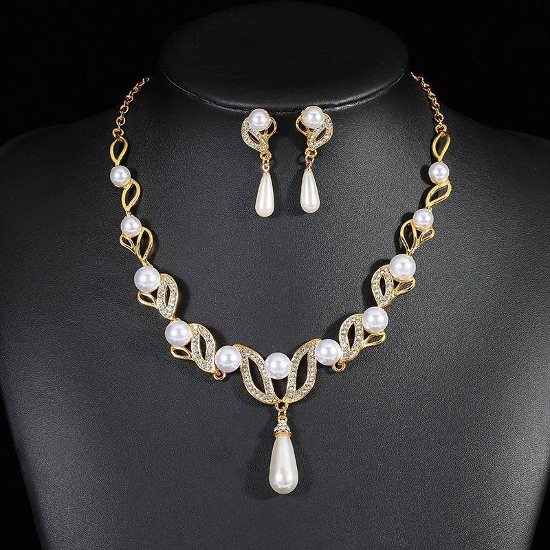 High-End Floral Resin Shell Bead Necklace, Hepburn Style, Light Luxury, Niche Design, Clothing Photography Performance Accessories