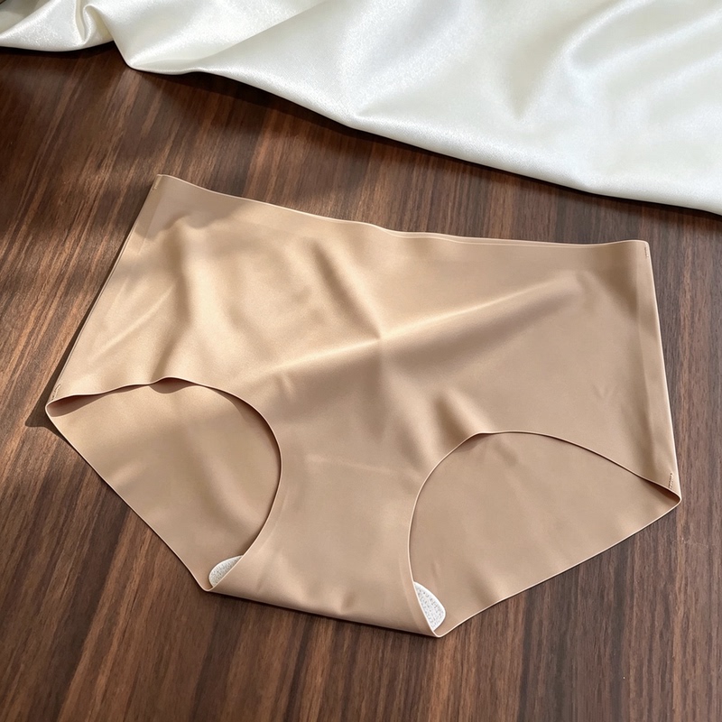 Women's Seamless Yoga Panties 2026 Ice Silk Hip-Lifting Breathable Comfortable Skin-Friendly Mid-Waist One-Piece Briefs for Girls