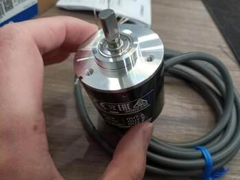 Brand New E6B2-Cwz5B 1000P/R Photoelectric Rotary Encoder E6B2-Cwz5B 2000P/R
