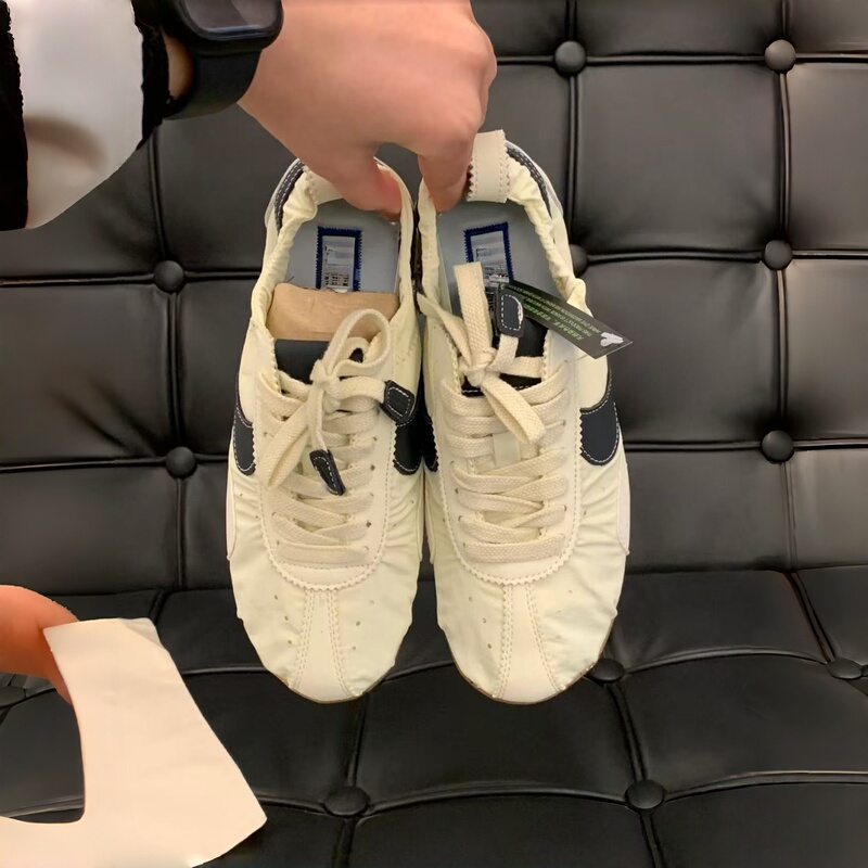 Luolisen Beige Moral Training Shoes for Men and Women, Casual Red Ultra-Flat Sneakers, Ultra-Lightweight Non-Slip Forrest Gump Shoes 2026