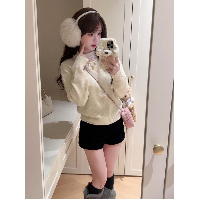 French-Style Chanel-Inspired Hollow-Out White Knit Sweater with a Unique Design, Perfect for Layering in Autumn and Winter, a Chic and Stylish Base Sweater