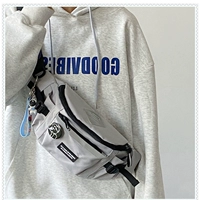 Серый+Подвеска астронавта [2 случайных значков]