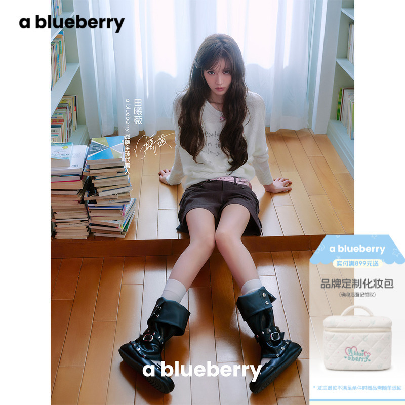 Tian Xiwei's Same Style Blueberry Print Off-Shoulder Knit Top for Women, 2026 Early Autumn New Korean Style Top Tian Xiwei's Same Style Blueberry Print Off-Shoulder Knit Top for Women, 2026 Early Autumn New Korean Style Top