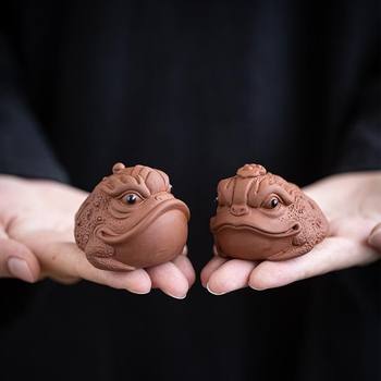 Creative Purple Clay Mini Golden Toad Tea Pet, Fortune-Attracting Ornament, Exquisite Item That Can Be Used for Tea Play, Tea Table Decoration, and Tea Set Accessories