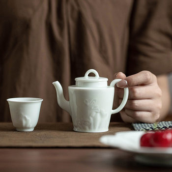 Chinese-Style Shadow Green Ceramic Hand-Held Teapot for Home Use, Tea-Water Separation Small Single Pot, High-End Kung Fu Tea Set, 2025 New Model