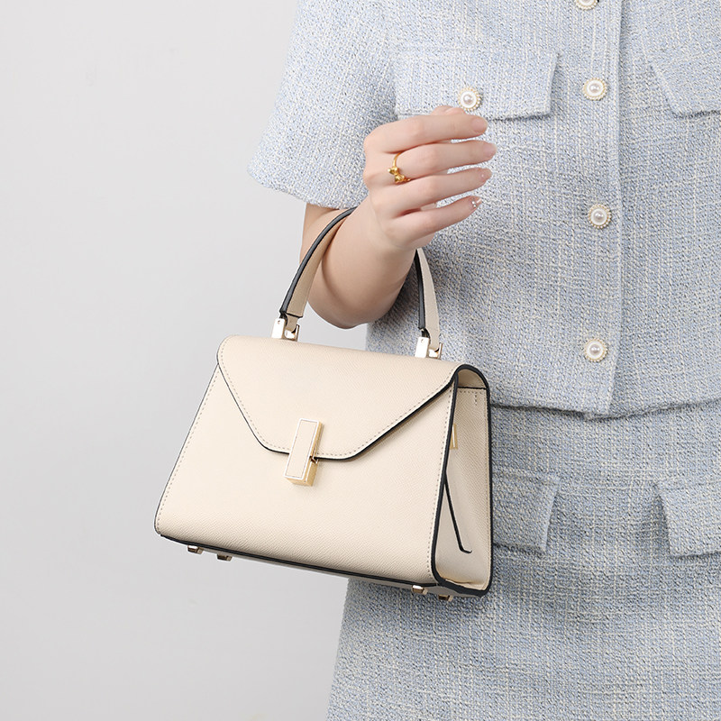 Combatc&Kking Gives a Gift to Mom, a Famous Brand Bag, Accessible Luxury Women's Bag, 2025 New Style Hand-Held Crossbody Bag