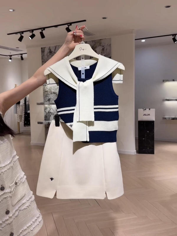 College Style Striped Contrast Navy Collar Knitted Vest for Women Summer Outer Wear Sleeveless Design Niche Short Top