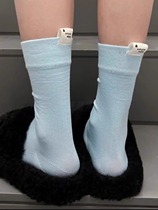 The fresh taste of spring and sea salt blue are really healing.