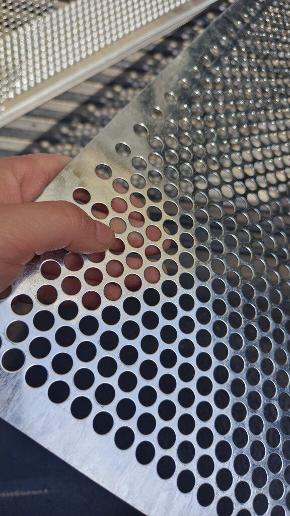 Galvanized Mesh Dongle Plate Galvanized Punch Hole Mesh Stainless Steel Punch Hole Mesh Screen Advertising Perforated Plate Filter Net Round Hole-Taobao
