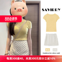 Autumn clothes are matched with a set of light and sophisticated dresses for women. New salt-based pear-shaped body suits.