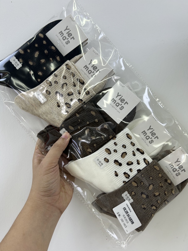 10 Pairs of Yi'Erma Women's Socks with Free Shipping, Autumn Style, High Aesthetic Value, Forest Style, Mid-Calf, Moisture-Wicking, Autumn Style, High Cotton Content, Sports Socks